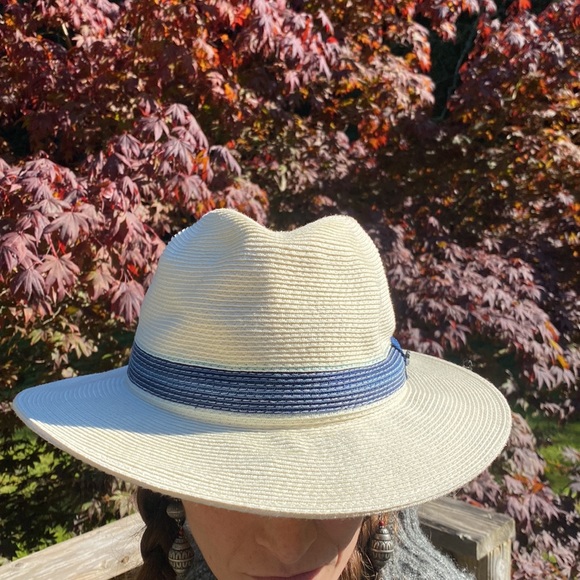 Tommy Bahama  continental ToYo(straw) fedora Hat. Cream with blue ribbon. S/M - Picture 2 of 5